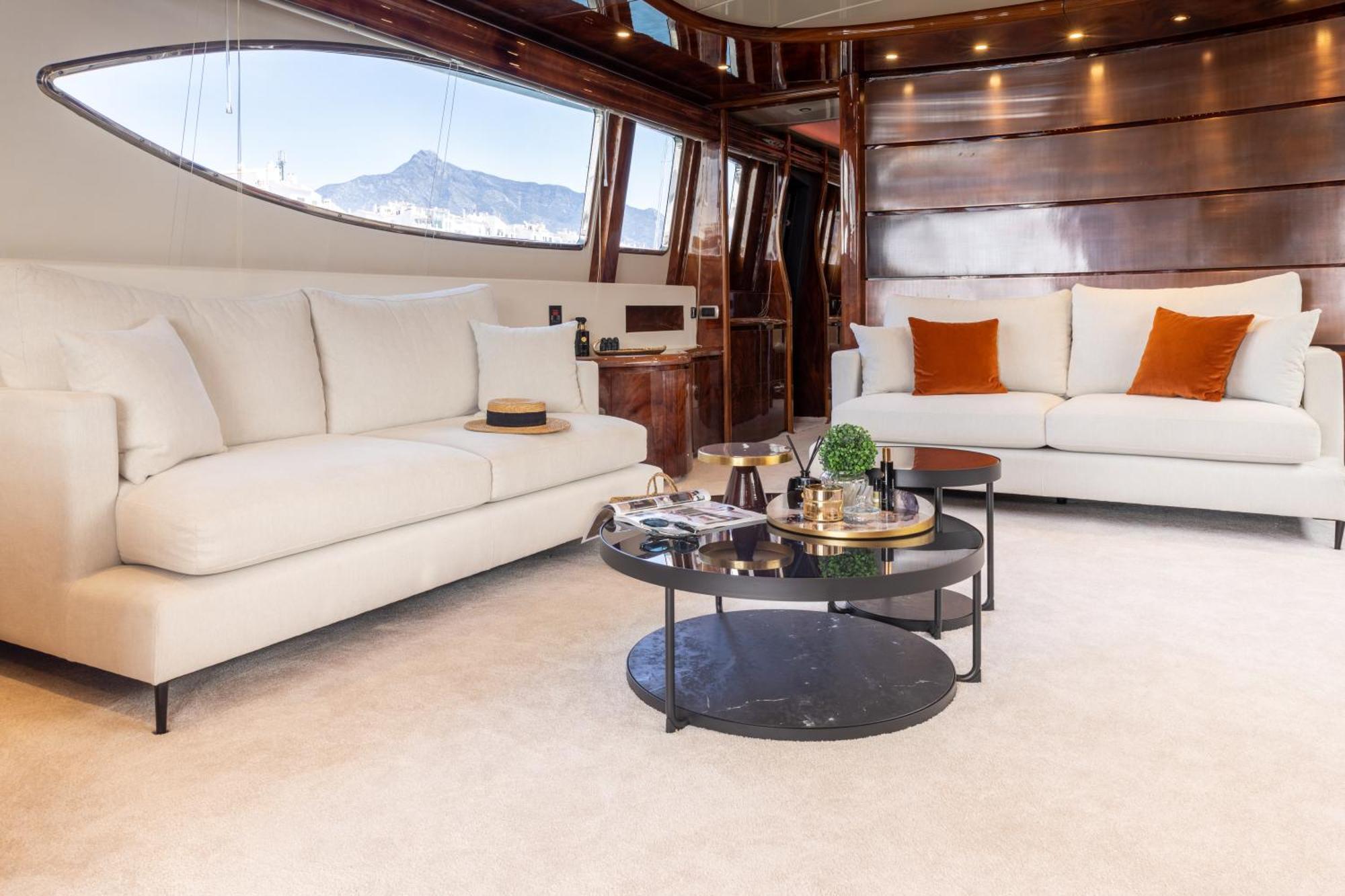 Super Yacht Located In Puerto Banus Hotel มาร์เบยา ภายนอก รูปภาพ