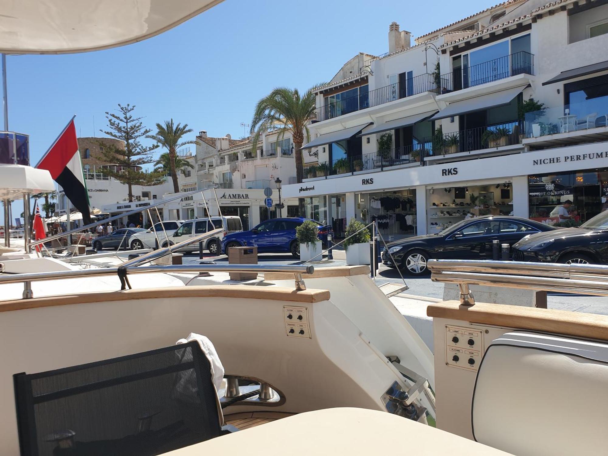 Super Yacht Located In Puerto Banus Hotel มาร์เบยา ภายนอก รูปภาพ