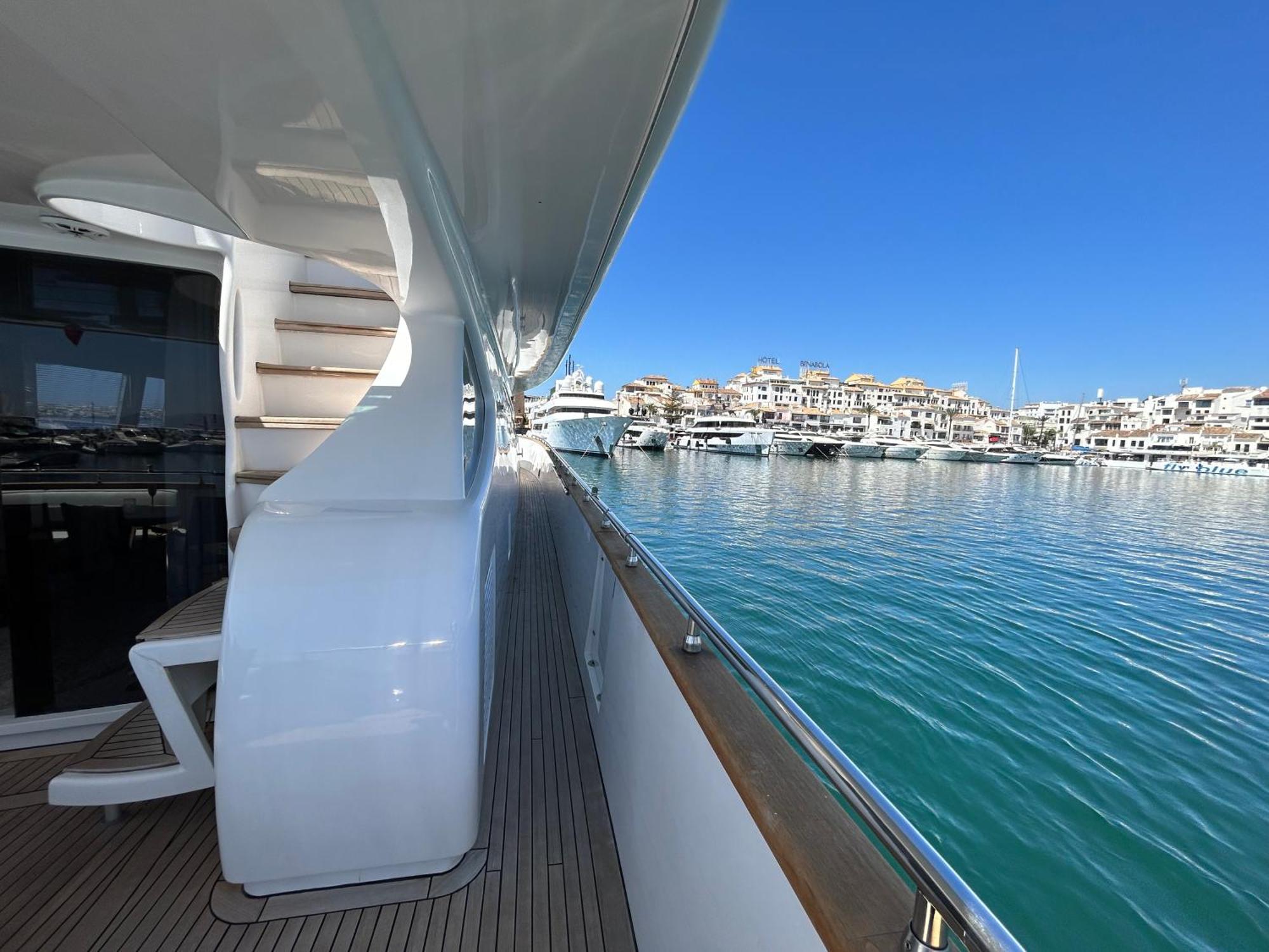 Super Yacht Located In Puerto Banus Hotel มาร์เบยา ภายนอก รูปภาพ
