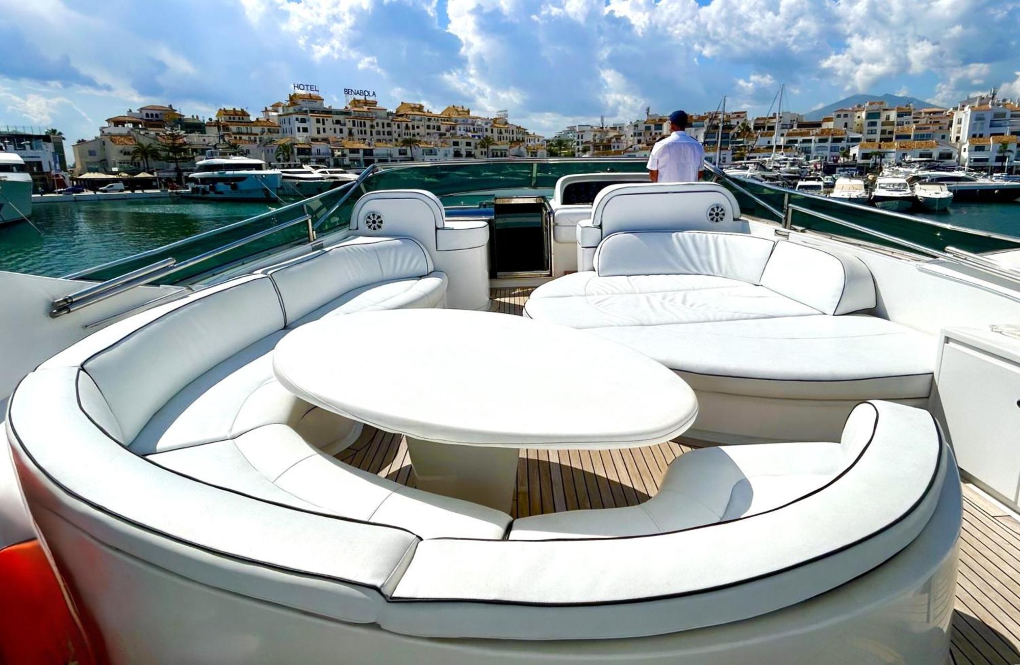 Super Yacht Located In Puerto Banus Hotel มาร์เบยา ภายนอก รูปภาพ