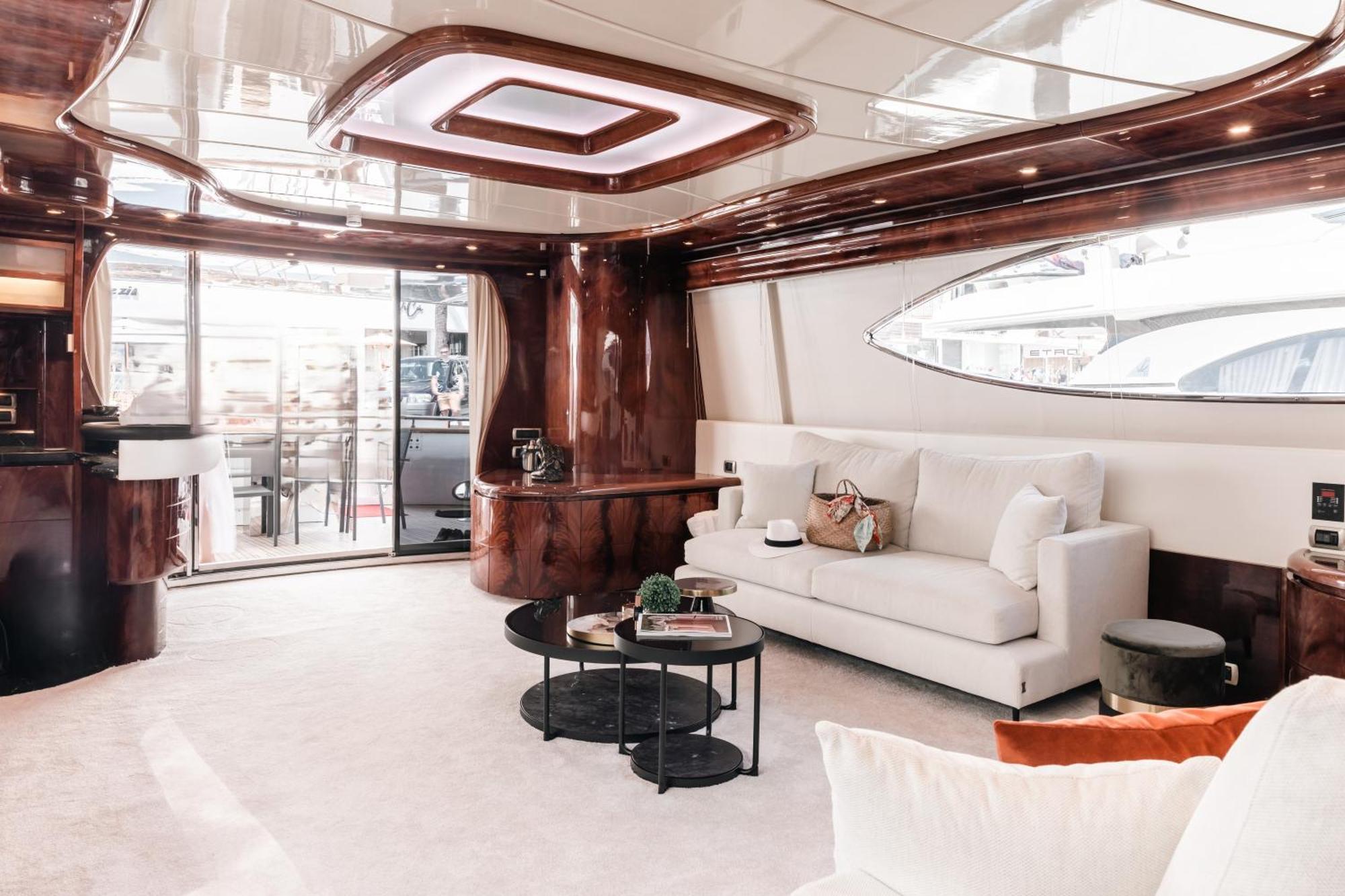 Super Yacht Located In Puerto Banus Hotel มาร์เบยา ภายนอก รูปภาพ