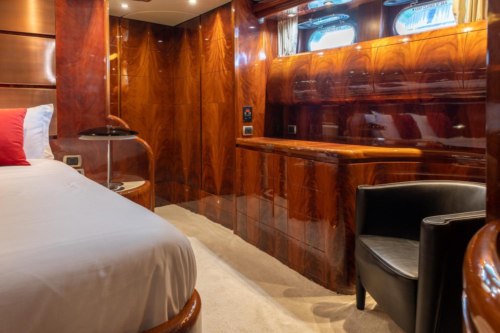 Super Yacht Located In Puerto Banus Hotel มาร์เบยา ภายนอก รูปภาพ